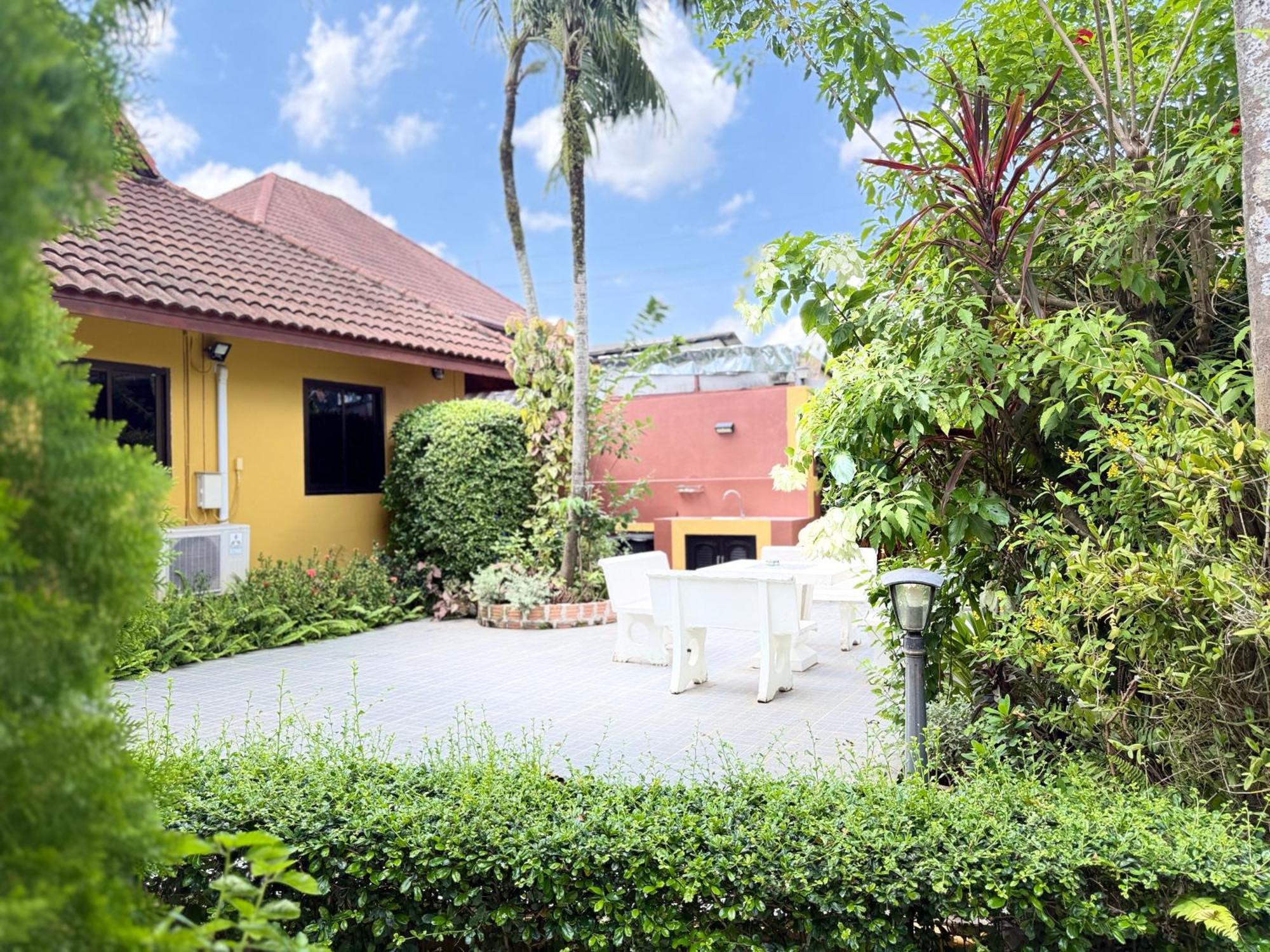 Family Bungalow Kamala Bagian luar foto